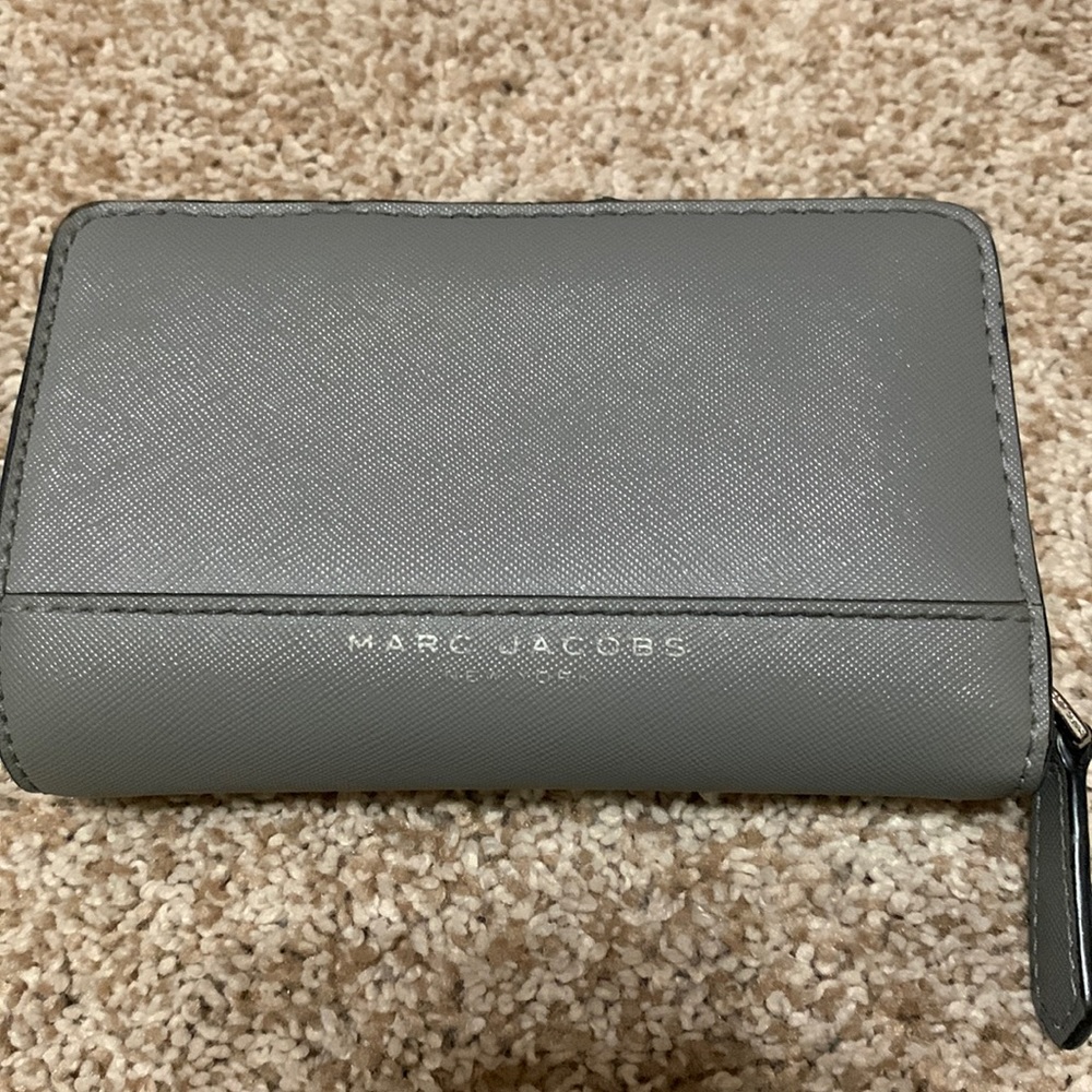 Marc Jacobs small gray wallet